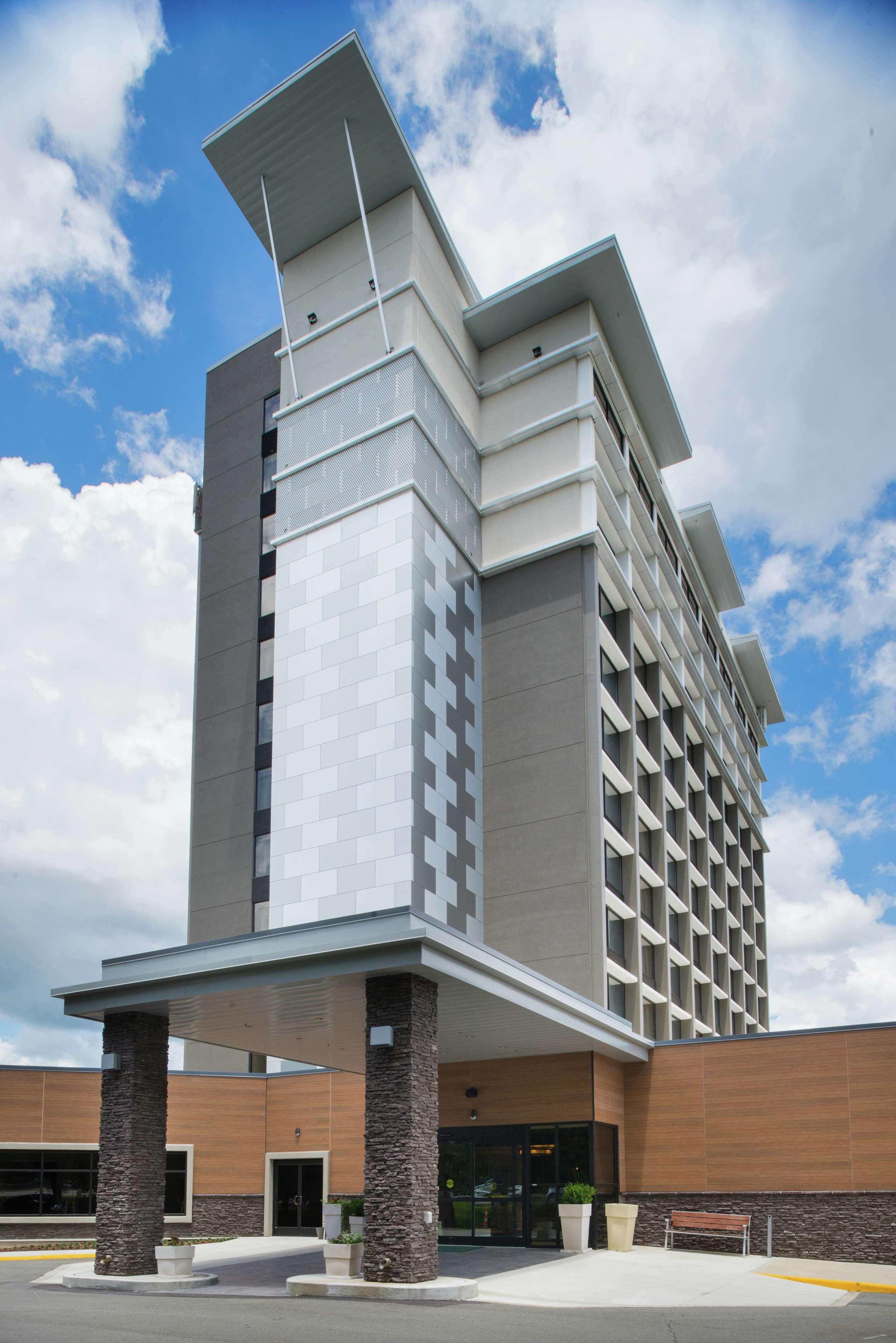 Doubletree By Hilton Raleigh Crabtree Valley Exterior photo